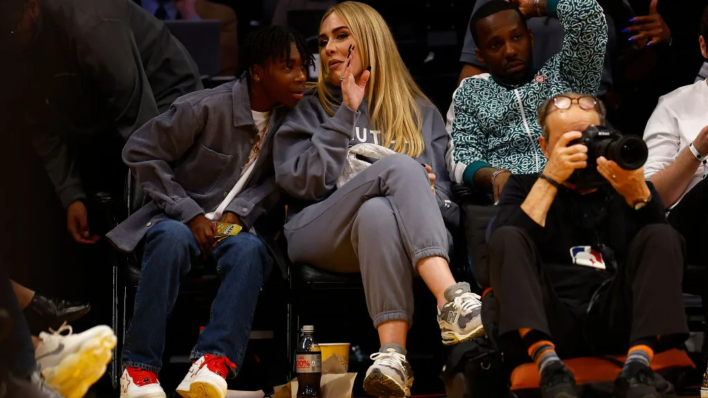 Adele durante un partido de los Lakers en 2023 Adele durante un partido de los Lakers en 2023