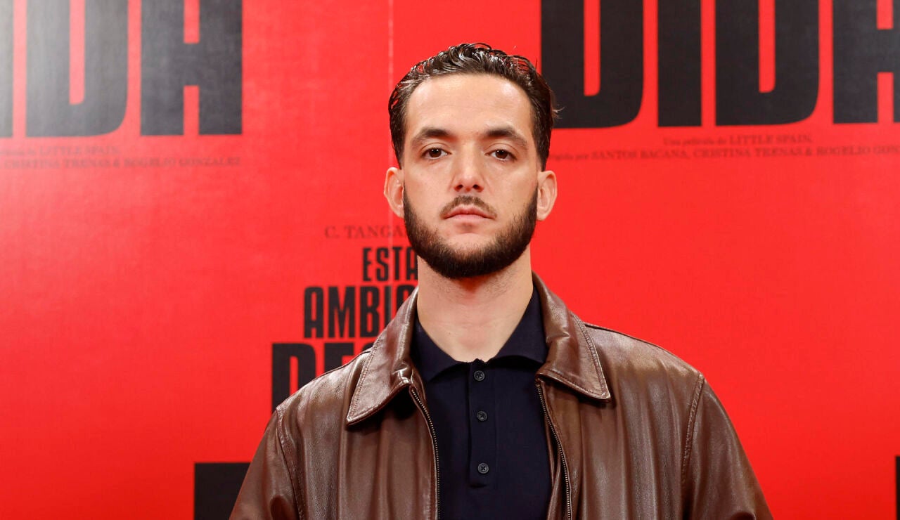 C. Tangana posa durante la presentaci&oacute;n del documental Esta ambici&oacute;n desmedida