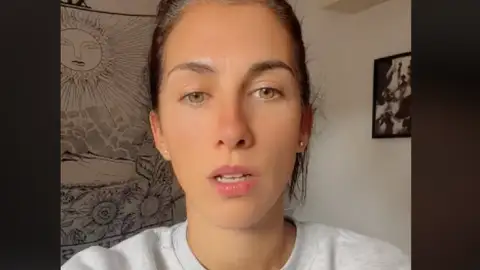 La reflexión de una tiktoker sobre las llamadas fuera del horario de trabajo La reflexión de una tiktoker sobre las llamadas fuera del horario de trabajo