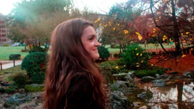 Amaia sale en las noticias de Japón y visita su placa en Yamaguchi