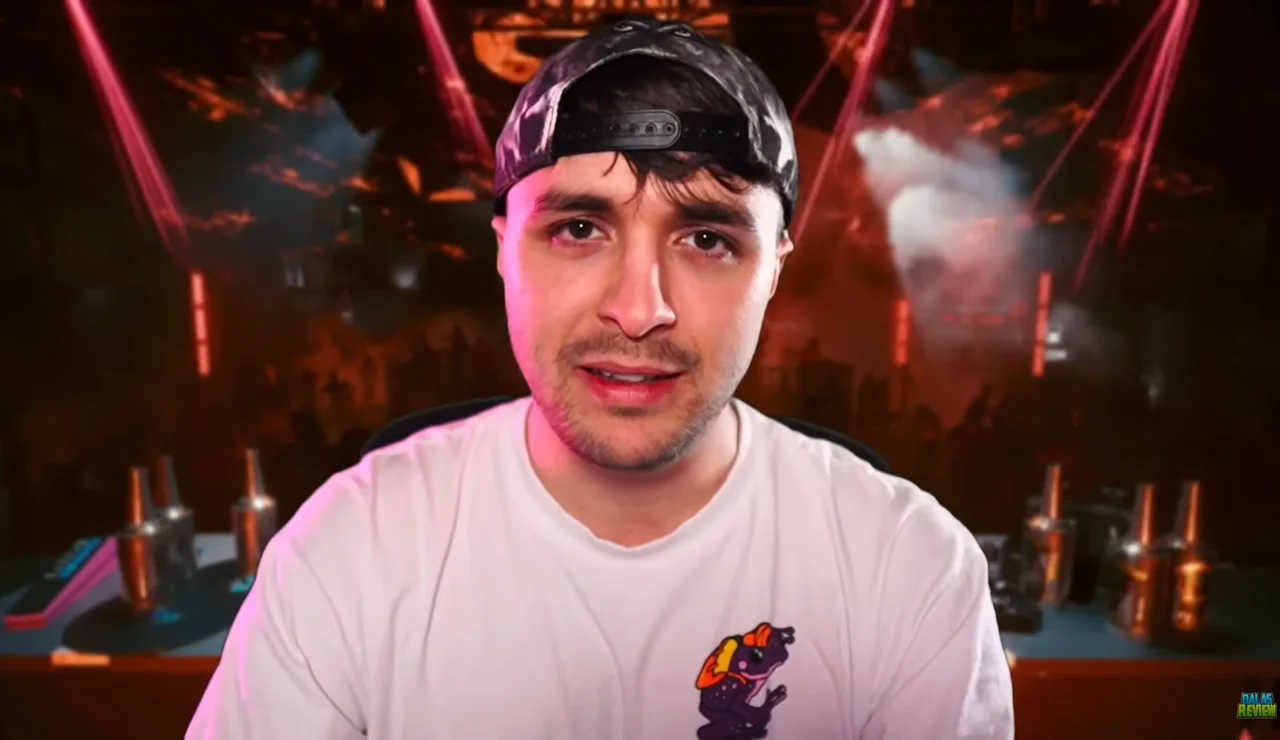 Dalas Review en su vídeo.