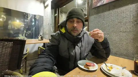 Viviendoenlacalle durante uno de sus streams. Viviendoenlacalle durante uno de sus streams.