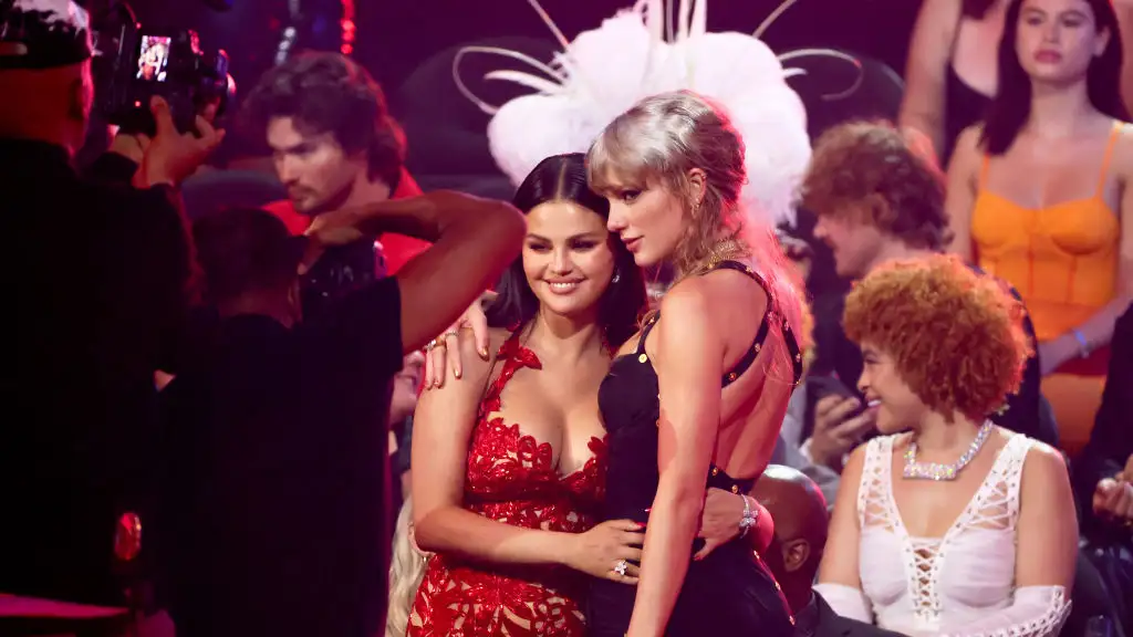 Selena Gomez yTaylor Swift en los MTV Video Music Awards 2023