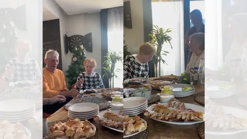 TikTok en el que le hacen una broma a la abuela durante el amigo invisible. TikTok en el que le hacen una broma a la abuela durante el amigo invisible.