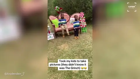 Les va a sacar unas fotos navideñas a sus hijos y el Grinch les da el susto de sus vidas Les va a sacar unas fotos navideñas a sus hijos y el Grinch les da el susto de sus vidas