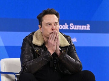 Elon Musk durante una conferencia en 2023