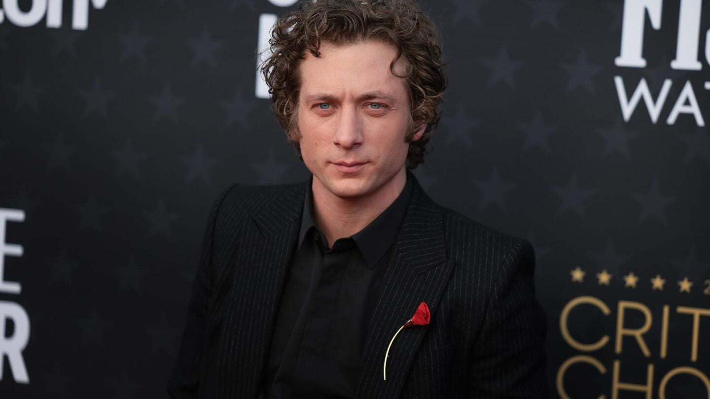Jeremy Allen White en los Critics Choice Awards