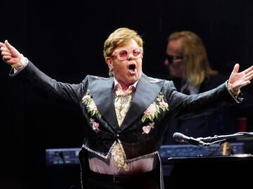 Elton John, durante un concierto, en Barcelona