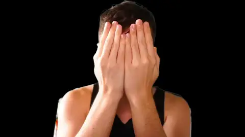 Dalas a punto de mostrar su cara. Dalas a punto de mostrar su cara.