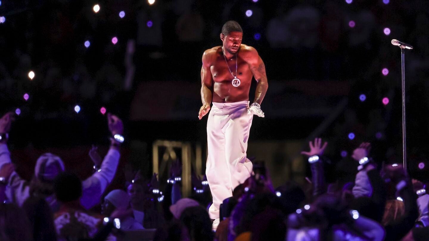 Usher en el halftime de la Super Bowl 2024