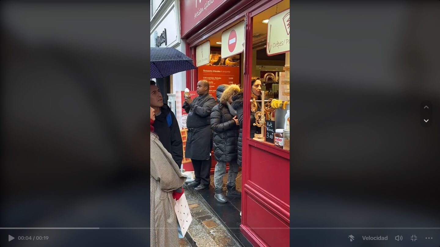 TikTok hombre trabajando en Par&iacute;s comiendo helados