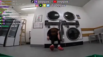 Un streamer hace el washing machine challenge.