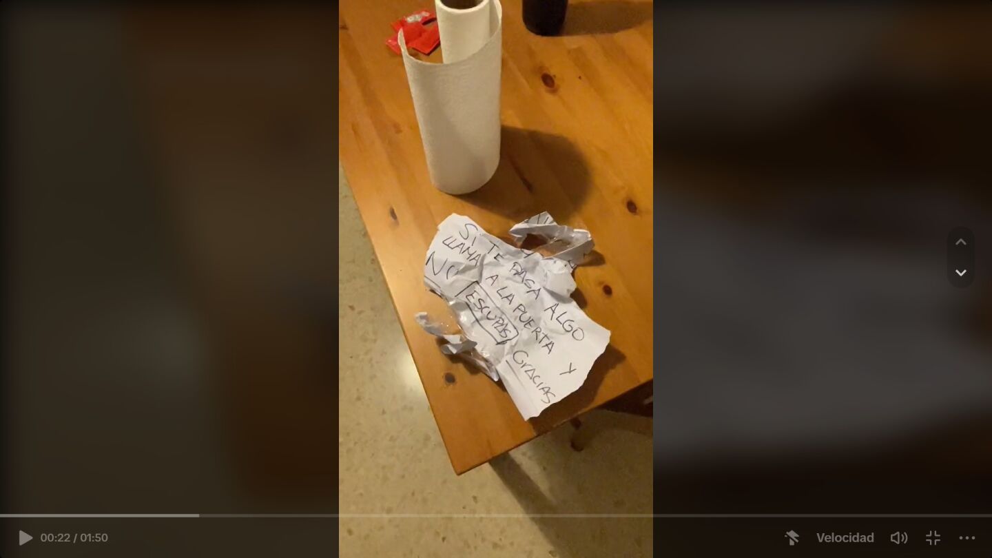 TikTok escupitajo en la puerta 