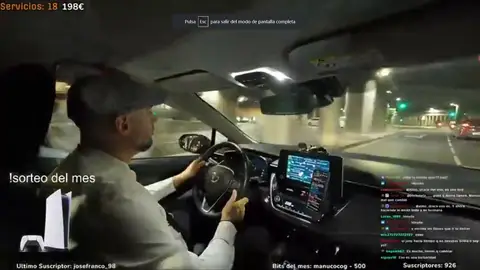 Viviendoenlacalle en uno de sus streams. Viviendoenlacalle en uno de sus streams.