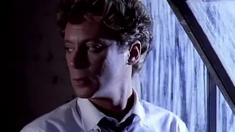 Eric Carmen en el vídeoclip de Hungry Eyes Eric Carmen en el vídeoclip de Hungry Eyes