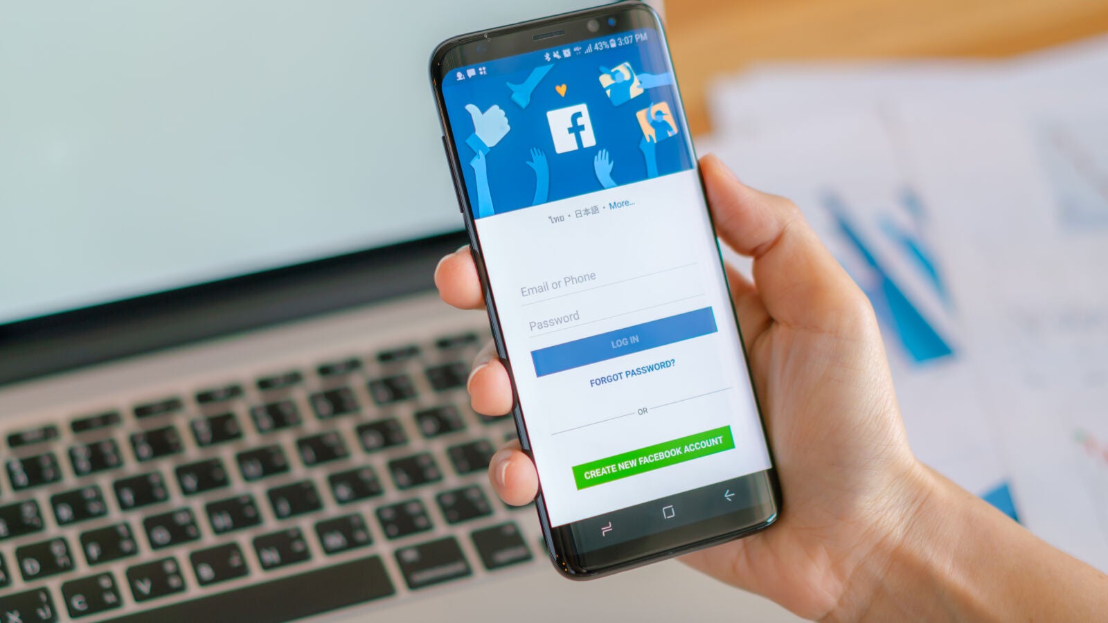 La curiosa e inesperada razón por la que la Generación Z sigue en Facebook