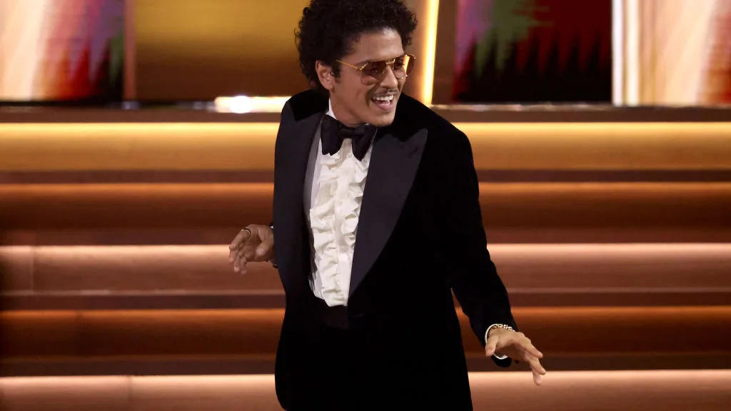 Bruno Mars en los Grammy 2022