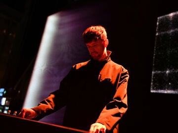 James Blake durante una actuación en directo