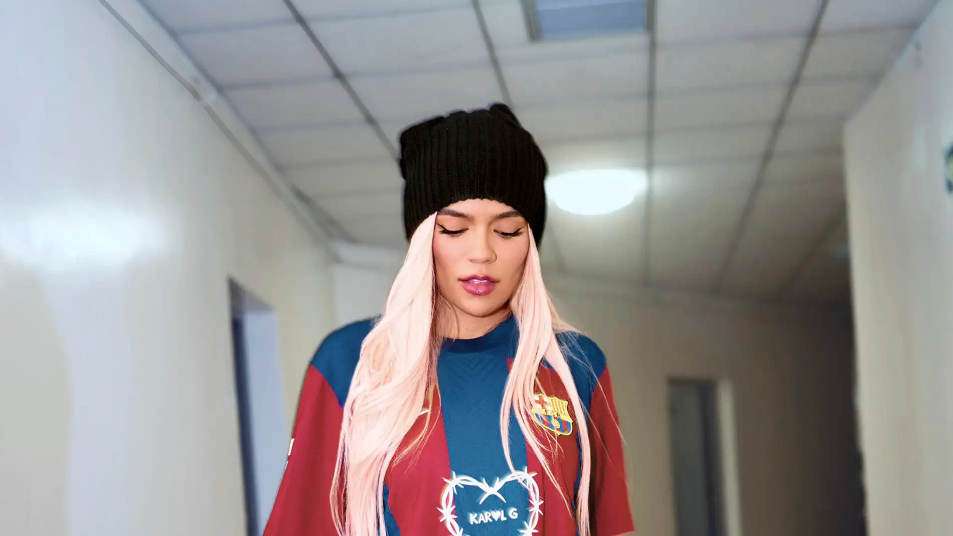 Karol G con la camiseta del FC Barcelona