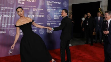 Katy Perry adelanta nuevo álbum con un detalle secreto en su bolso de cristal