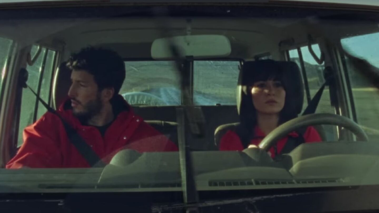 Aitana y Sebasti&aacute;n Yatra en el videoclip de Akureyri