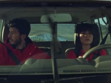 Aitana y Sebastián Yatra en el videoclip de Akureyri