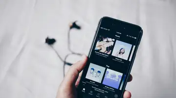 Aplicación de Spotify abierta en un móvil