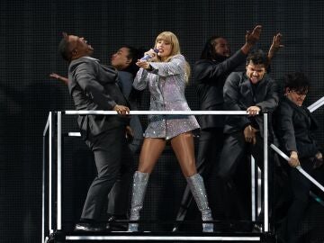 Taylor Swift durante un concierto en Portugal