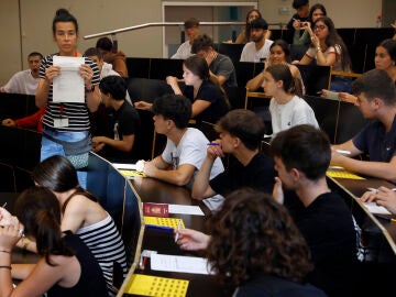 Un grupo de estudiantes en las pruebas de Acceso a la Universidad (PAU)