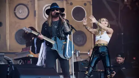 Billy Ray Cyrus y Miley Cyrus en Glastonbury 2019 Billy Ray Cyrus y Miley Cyrus en Glastonbury 2019