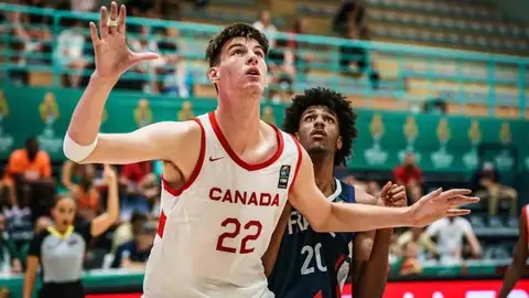 Olivier Rioux, el adolescente más alto del mundo y jugador de baloncesto universitario. Olivier Rioux, el adolescente más alto del mundo y jugador de baloncesto universitario.
