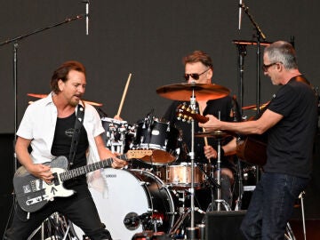 Pearl Jam durante un concierto en 2022