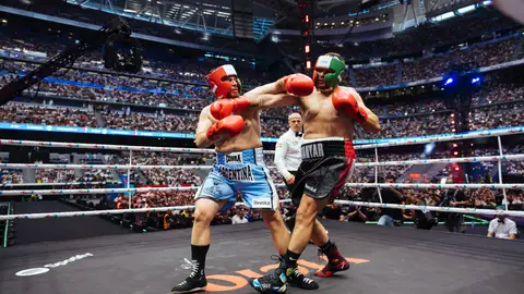 La Cobra en su combate contra Guanyar en la Velada del Año IV La Cobra en su combate contra Guanyar en la Velada del Año IV