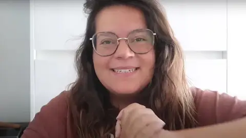 Imagen de un vídeo de YouTube de Laura Yanes Imagen de un vídeo de YouTube de Laura Yanes