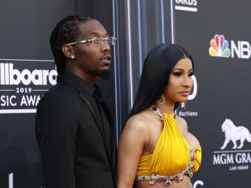 Foto de los raperos estadounidenses Offset y Cardi B 