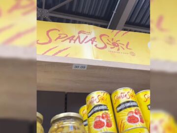V&iacute;deo de @lauraterciado ense&ntilde;ando productos espa&ntilde;oles en un supermercado de Francia