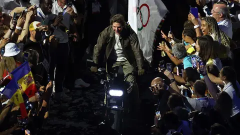 Tom Cruise en la clausura de los Juegos Olímpicos Tom Cruise en la clausura de los Juegos Olímpicos