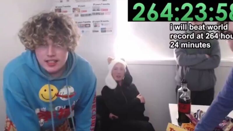 Un streamer bate en directo el récord de más días despierto y genera polémica en redes