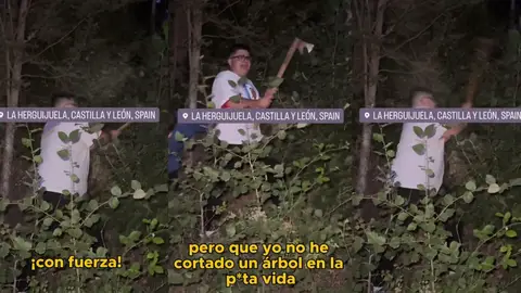 Un joven tiene que cumplir la tradición de cortar un árbol a los 18 años y nada sale como esperaba: ¡Si soy miope, yo no veo! Vídeo de subido por @postureoespanol donde muestra a un chico cortando un árbol