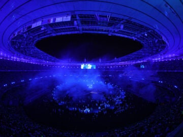 El dj franc&eacute;s kavinsky junto a la banda francesa Phoenix en la ceremonia de clausura de los Juegos Ol&iacute;mpicos de Par&iacute;s 2024