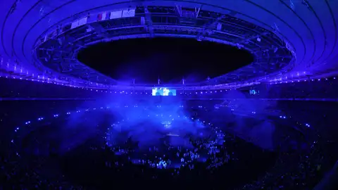 El dj francés kavinsky junto a la banda francesa Phoenix en la ceremonia de clausura de los Juegos Olímpicos de París 2024 El dj francés kavinsky junto a la banda francesa Phoenix en la ceremonia de clausura de los Juegos Olímpicos de París 2024