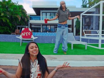 Miniatura del videoclip de Pharrell