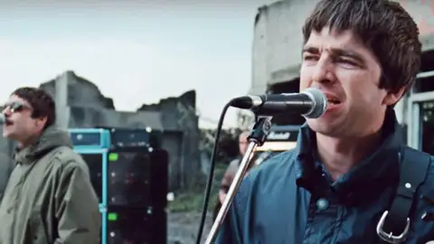 Imagen del videoclip de Do You Know What I Mean? Imagen del videoclip de Do You Know What I Mean?