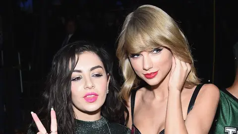 Taylor Swift y Charli XCX Taylor Swift y Charli XCX