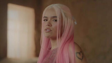 Marta Sánchez defiende a Karol G tras lanzar su versión de Vivo Por Ella junto a Andrea Bocelli