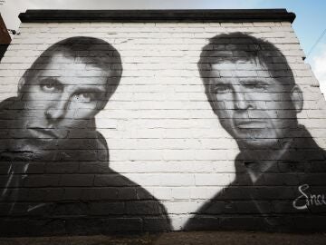 Mural de los hermanos Gallagher en Manchester