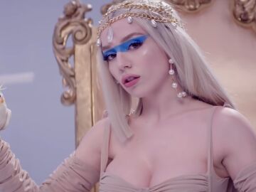 Videoclip de Kings & Queens.