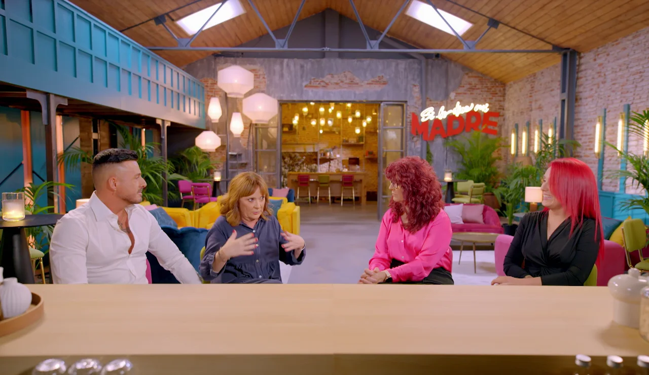 las madres y sus hijos durante una cita en el programa