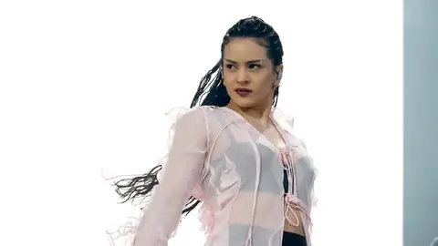 Rosalía durante su actuación en 2023 en Coachella Rosalía durante su actuación en 2023 en Coachella