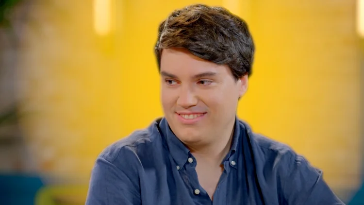 Fernando con cara de no haber roto un plato